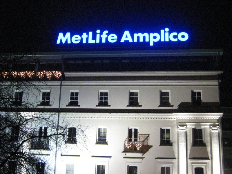 Litery przestrzenne MetLife Amplico